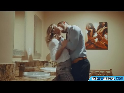 ❤️ جڏهن هڪ busty سنهري اوھان کي هڪ عوامي آرام روم ۾ seduces سپر جنسي تي sd.xywewl.top
